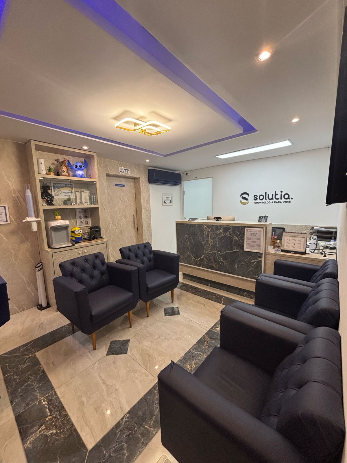 Sala de espera com poltronas